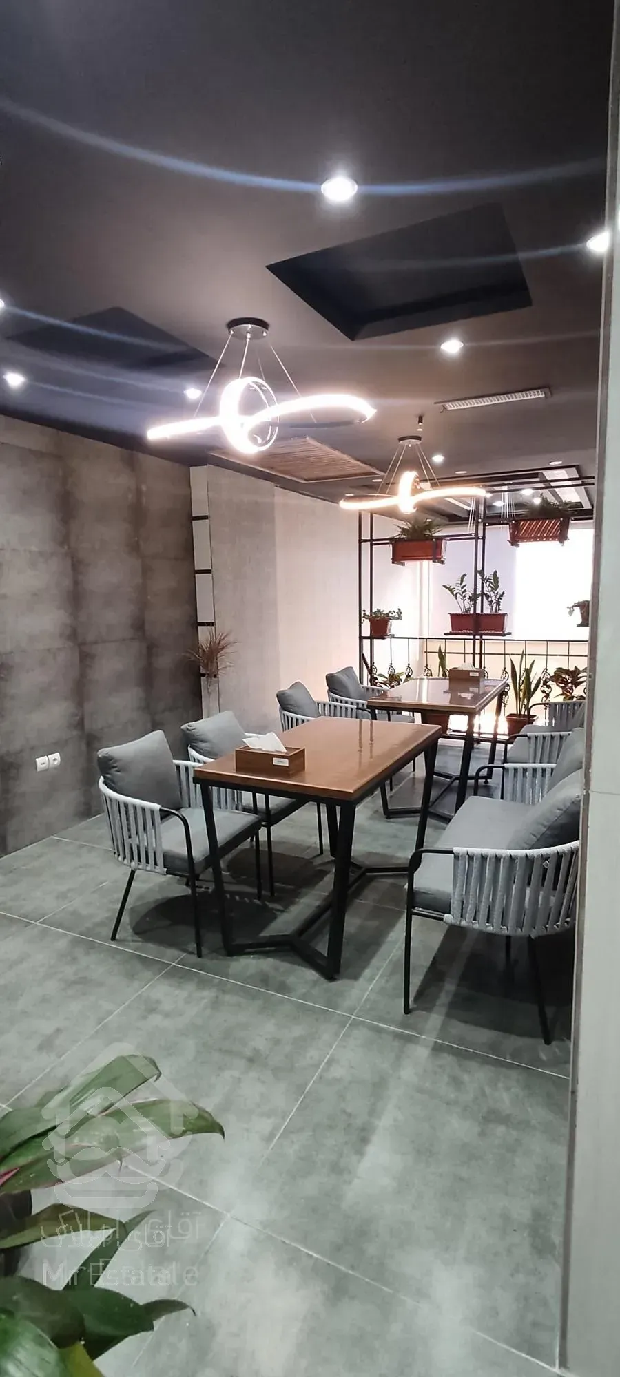 ۹۰ متر مغازه / لوکیشن عالی / شاخه اصلی