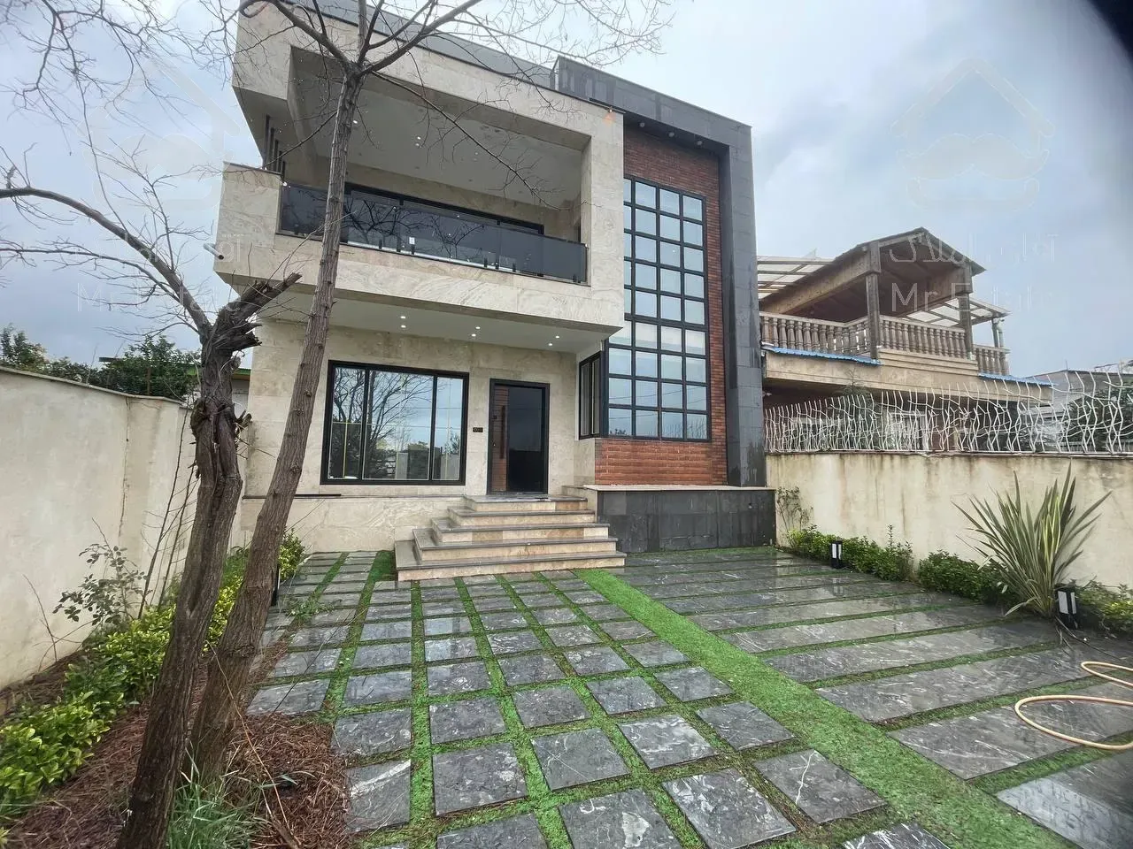 320متر ویلا دوبلکس لاکچری با تمام امکانات و موقعیت اکازیون