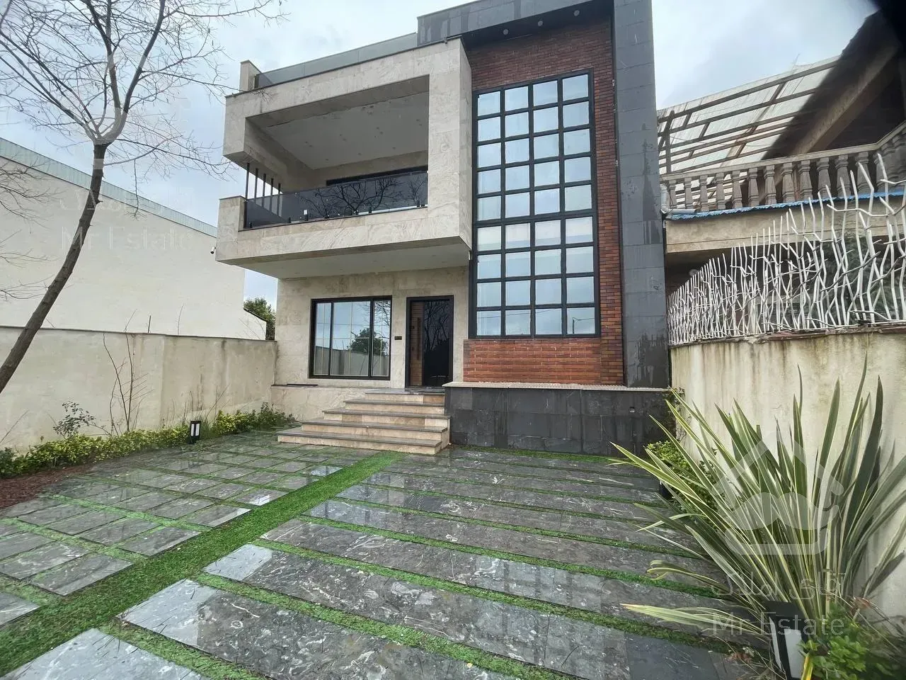 320متر ویلا دوبلکس لاکچری با تمام امکانات و موقعیت اکازیون