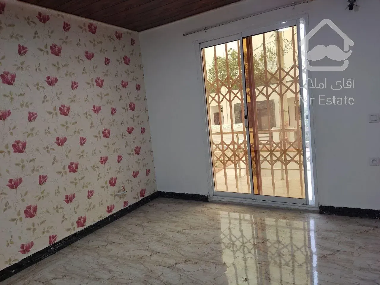 فروش ویلا نیم پیلوت ۲۲۰ متری در چمستان