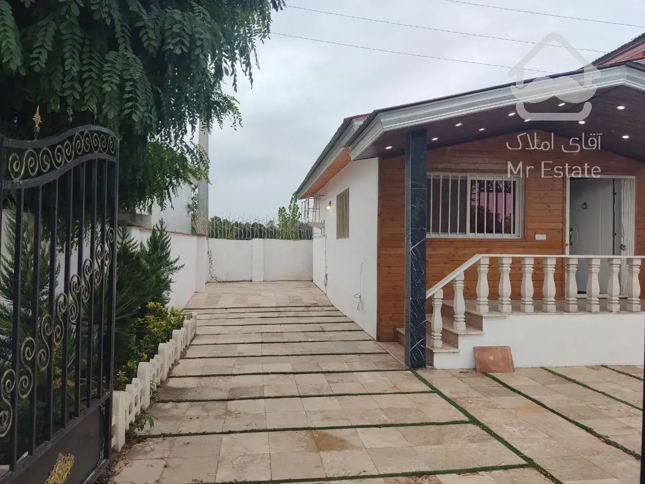 فروش ویلا نیم پیلوت ۲۲۰ متری در چمستان