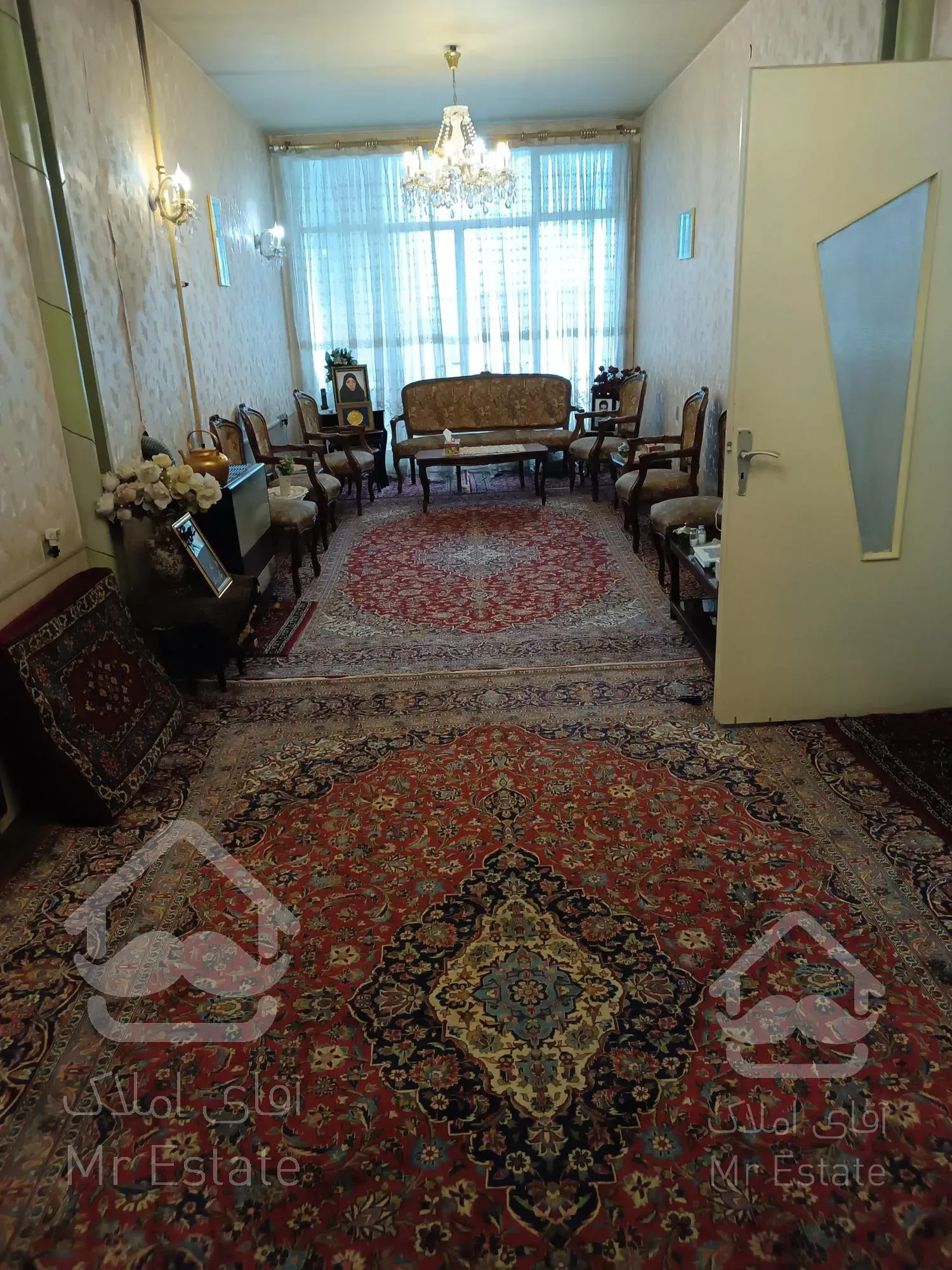 خانه ای در بن بستی دنج, جنوبی, در دو طبقه