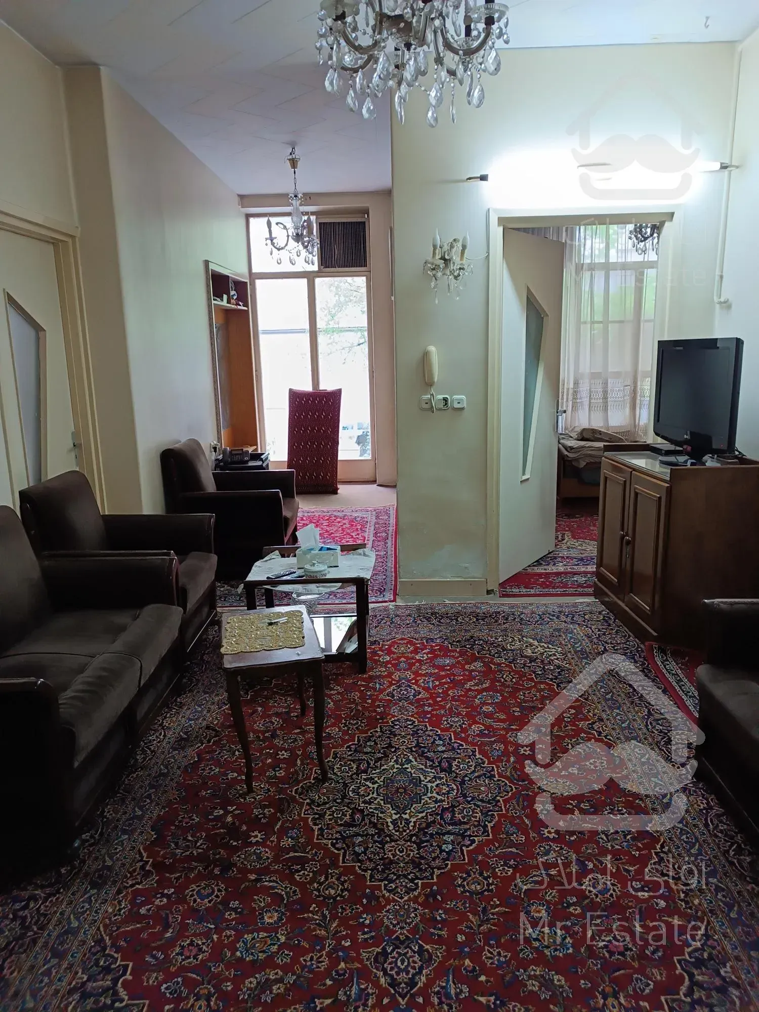 خانه ای در بن بستی دنج, جنوبی, در دو طبقه