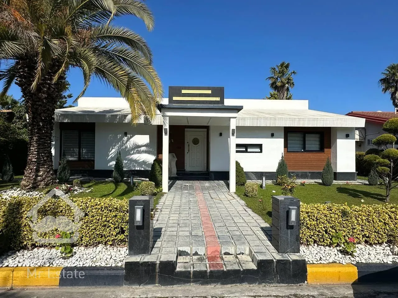 ویلا فلت شهرکی با اصالت و پلاک اول دریا