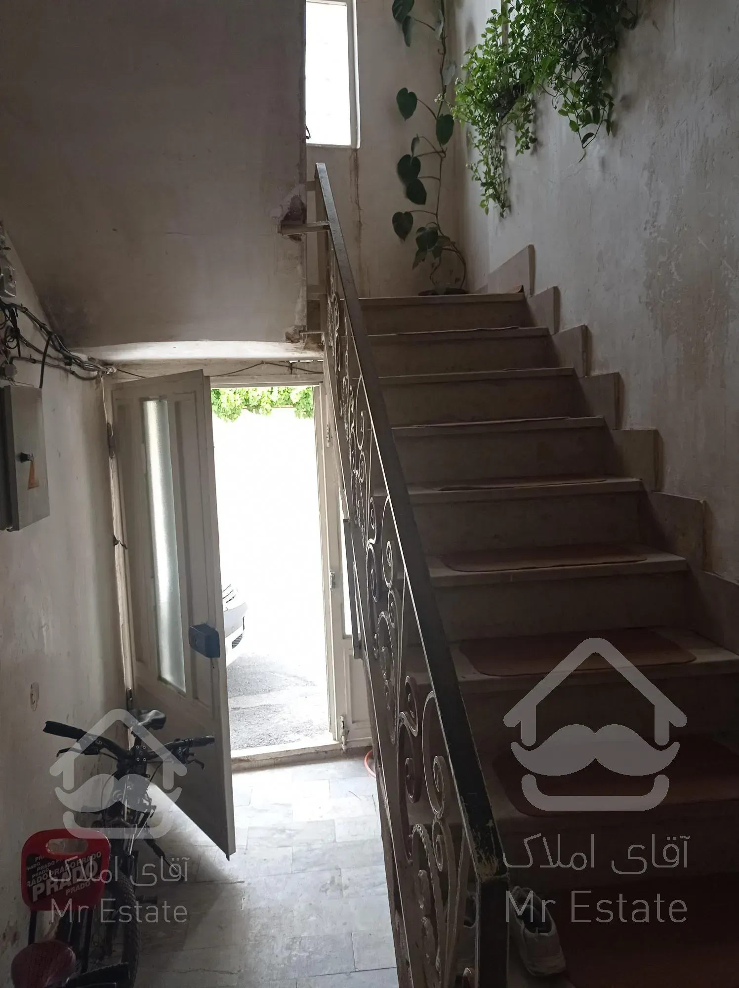 ۲۰۵متراز زمین/بنا۲۵۰/۲طبقه/۲خواب