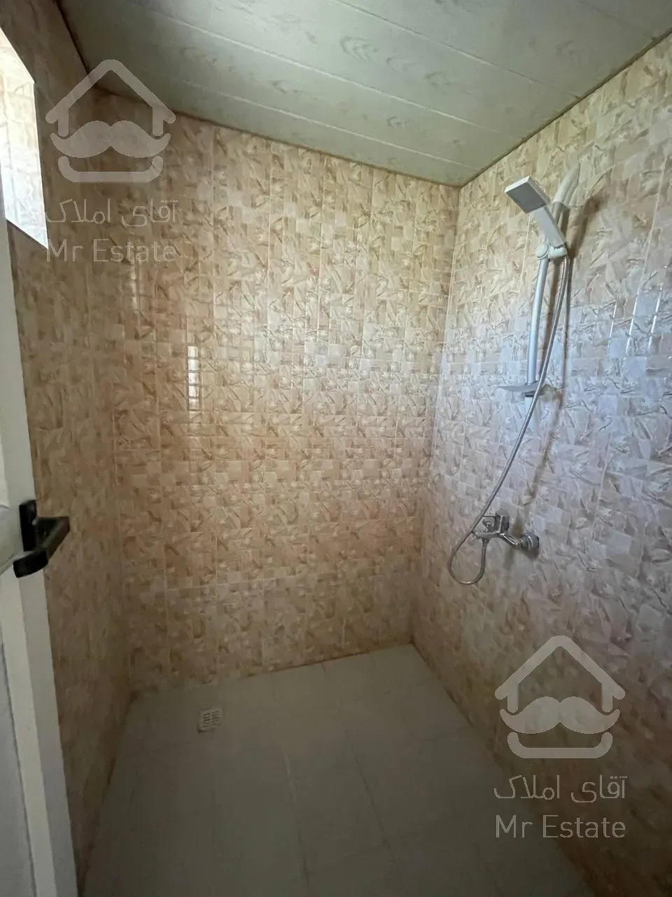 300مترویلا/منطقه باطراوت/بهای کل3500