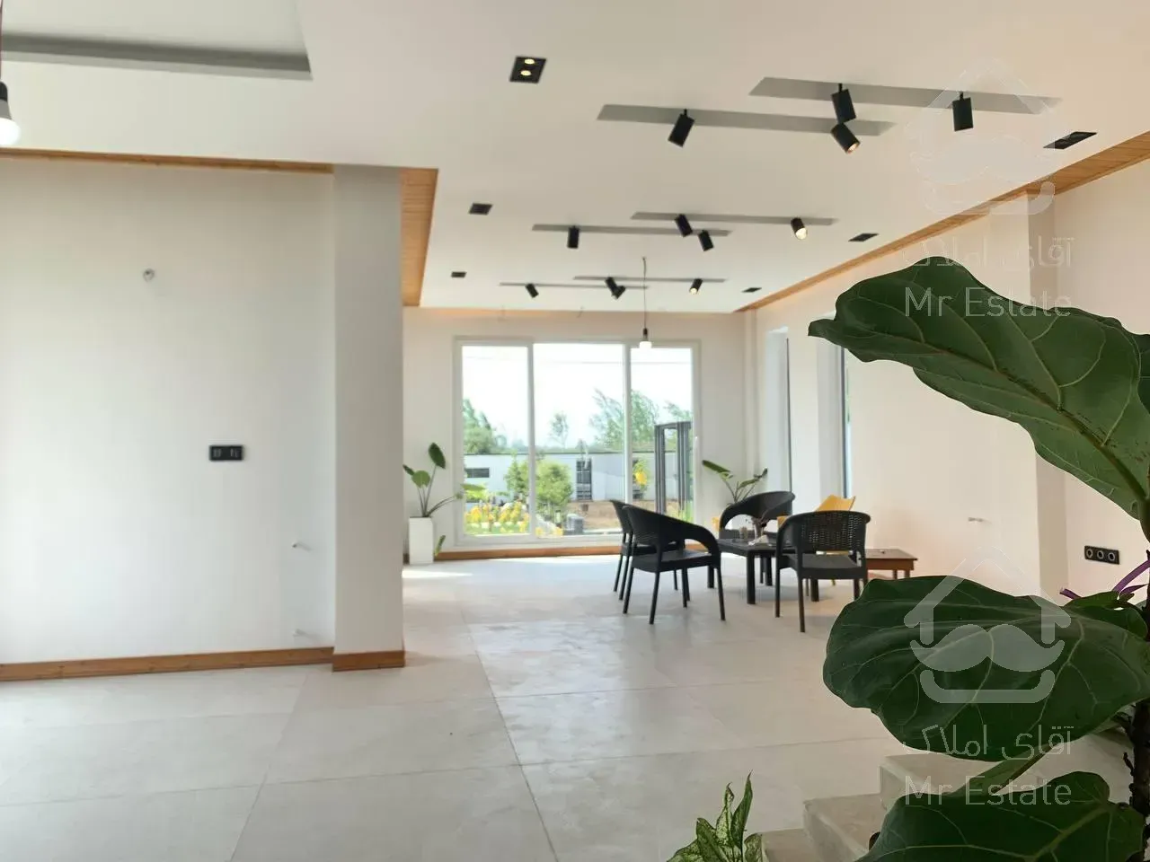 ویلادوبلکس استخردار با روفگاردن در منطقه ساحلی