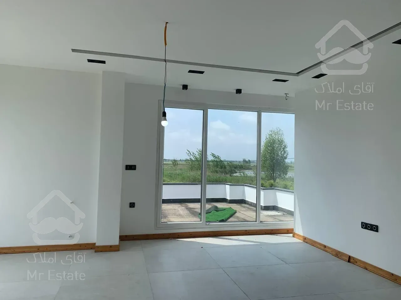 ویلادوبلکس استخردار با روفگاردن در منطقه ساحلی