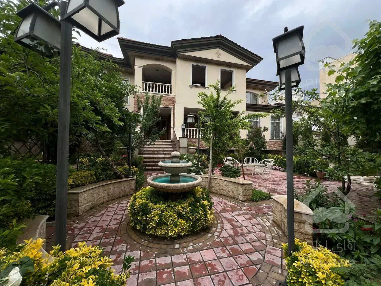 ویلای رویایی در فاز 2 مهرشهر بلوار شهرداری