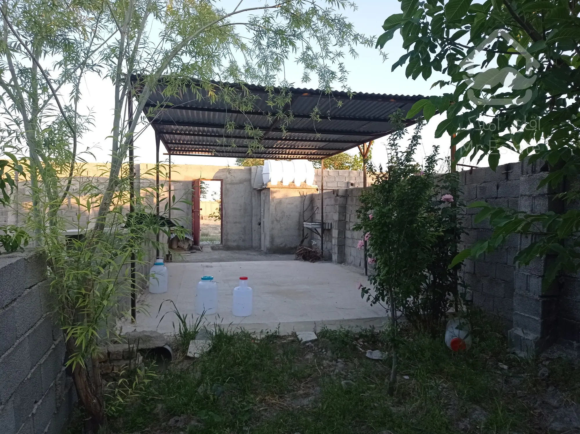 باغچه ۱۳۰ متری آلاچیق دار چهاردیواری قدیمی