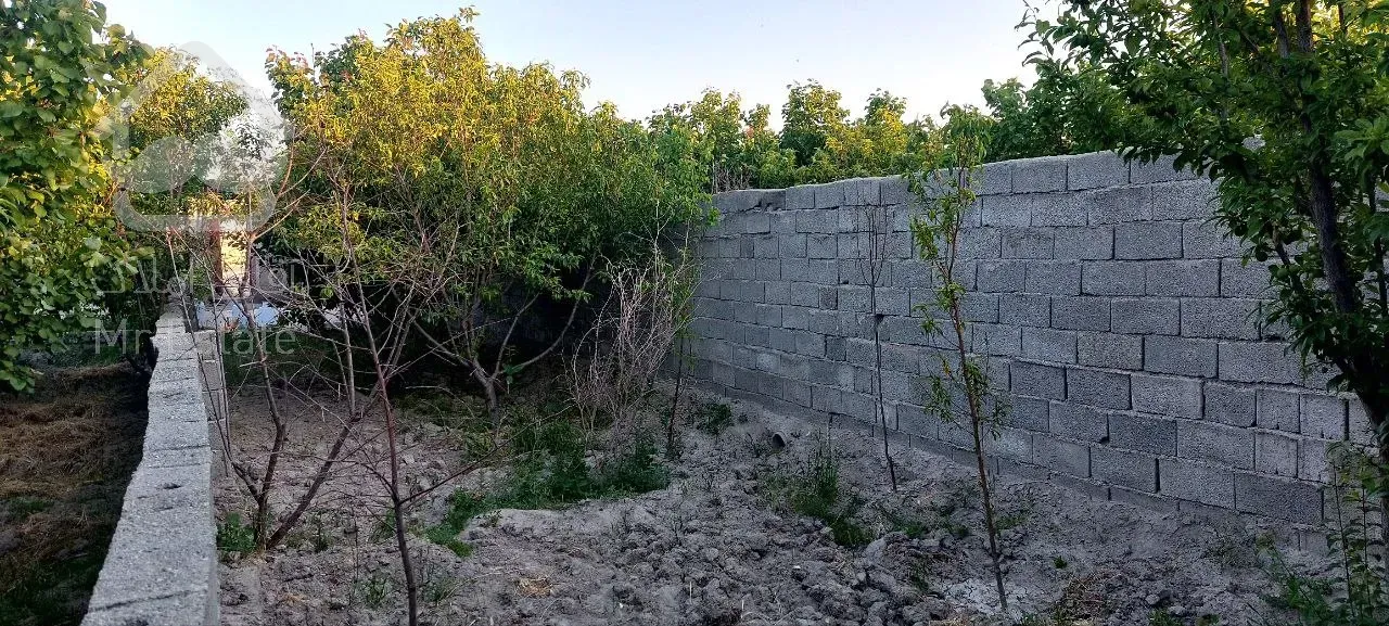 باغچه ۱۳۰ متری آلاچیق دار چهاردیواری قدیمی