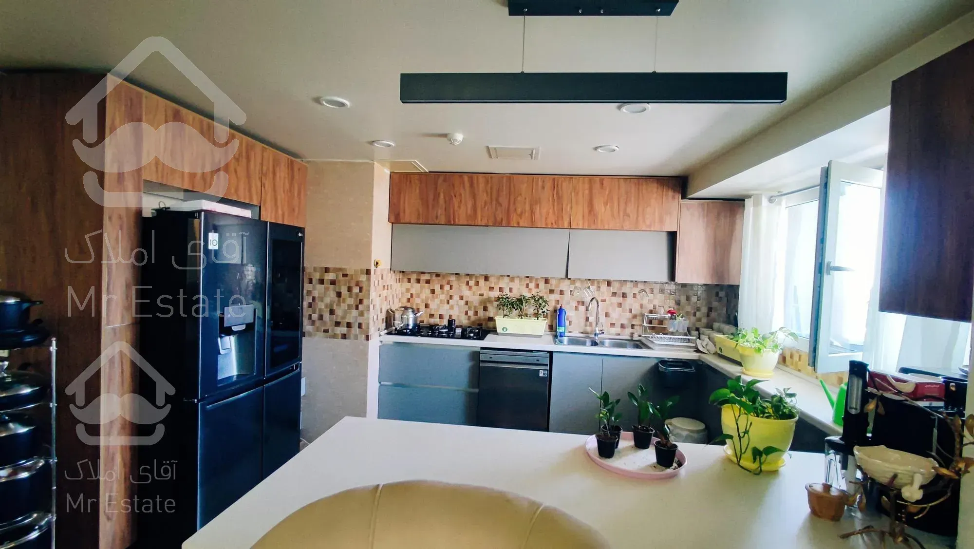 رهن و اجاره واحد ۱۲۷ متری خوش نقشه با تراس بزرگ