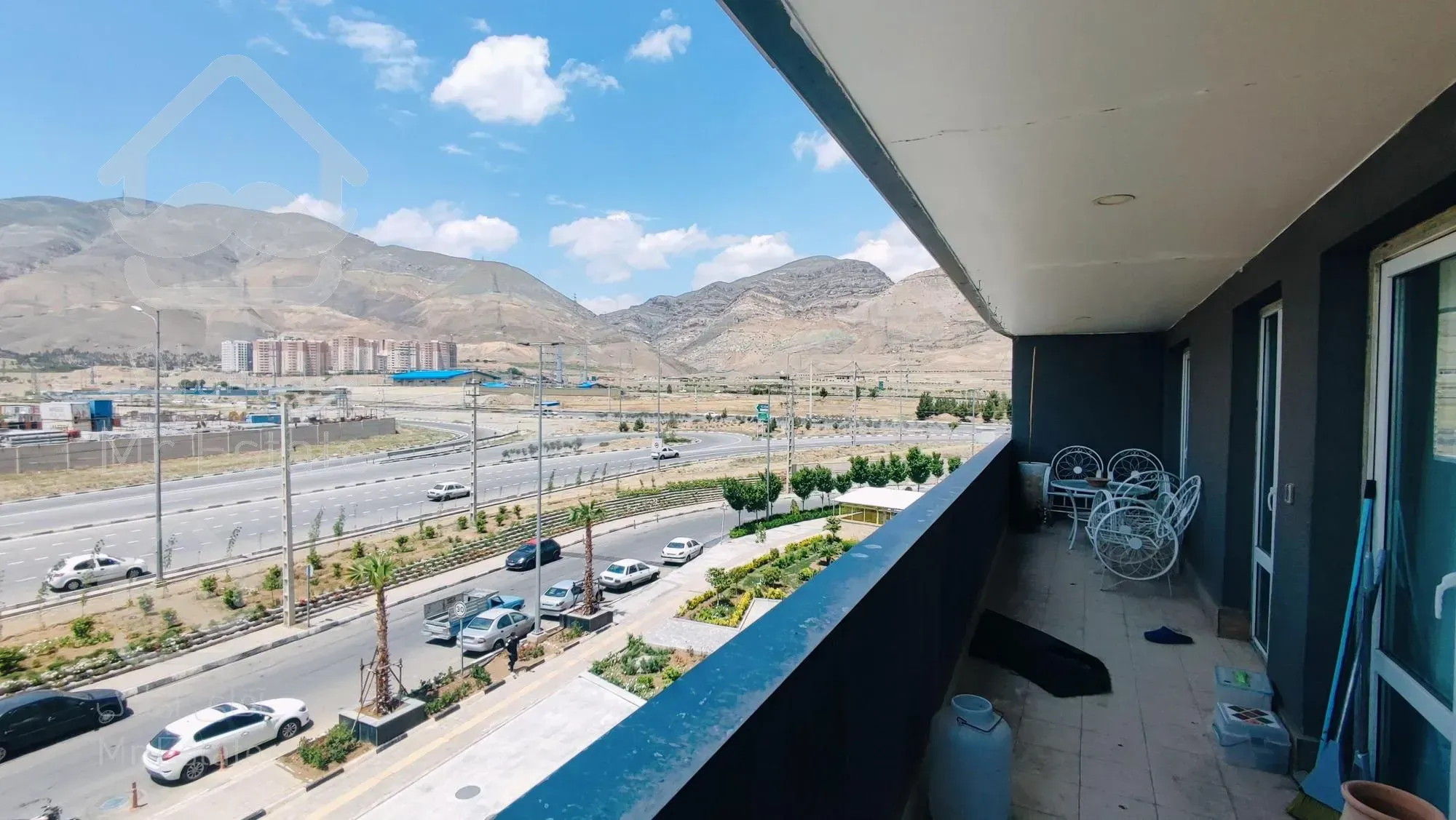 رهن و اجاره واحد ۱۲۷ متری خوش نقشه با تراس بزرگ