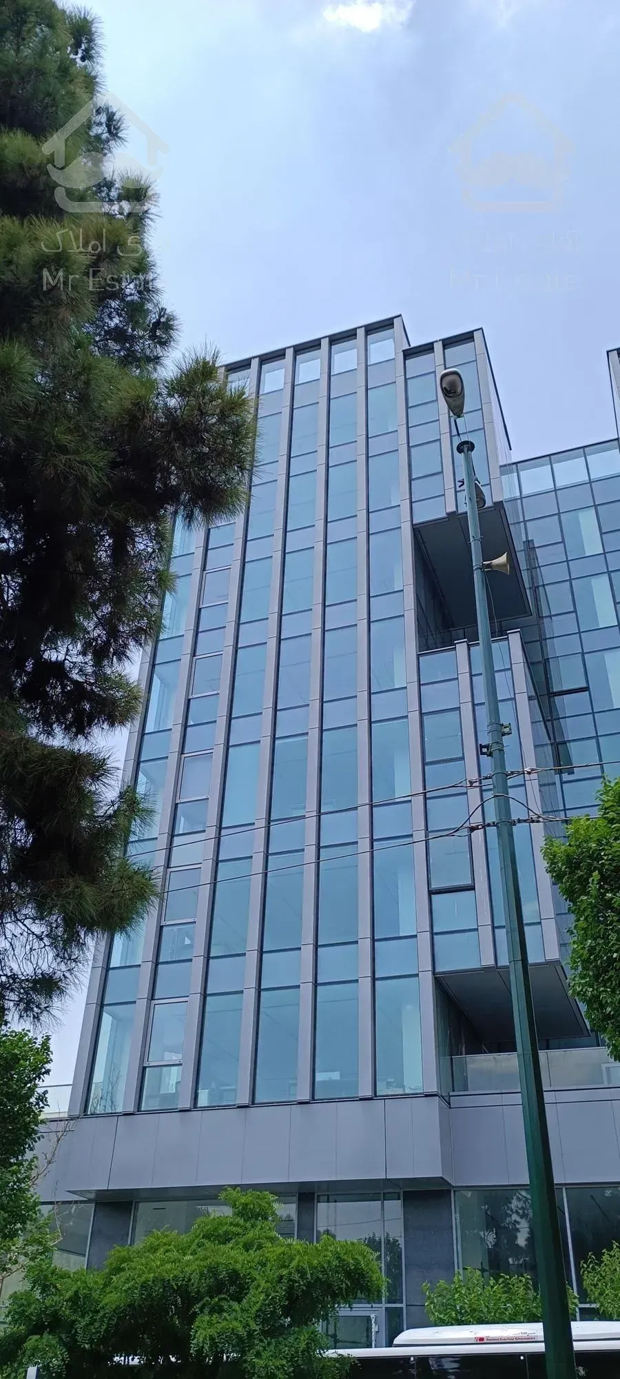 فروش موقعیت اداری ۹۵ متر بر اصلی