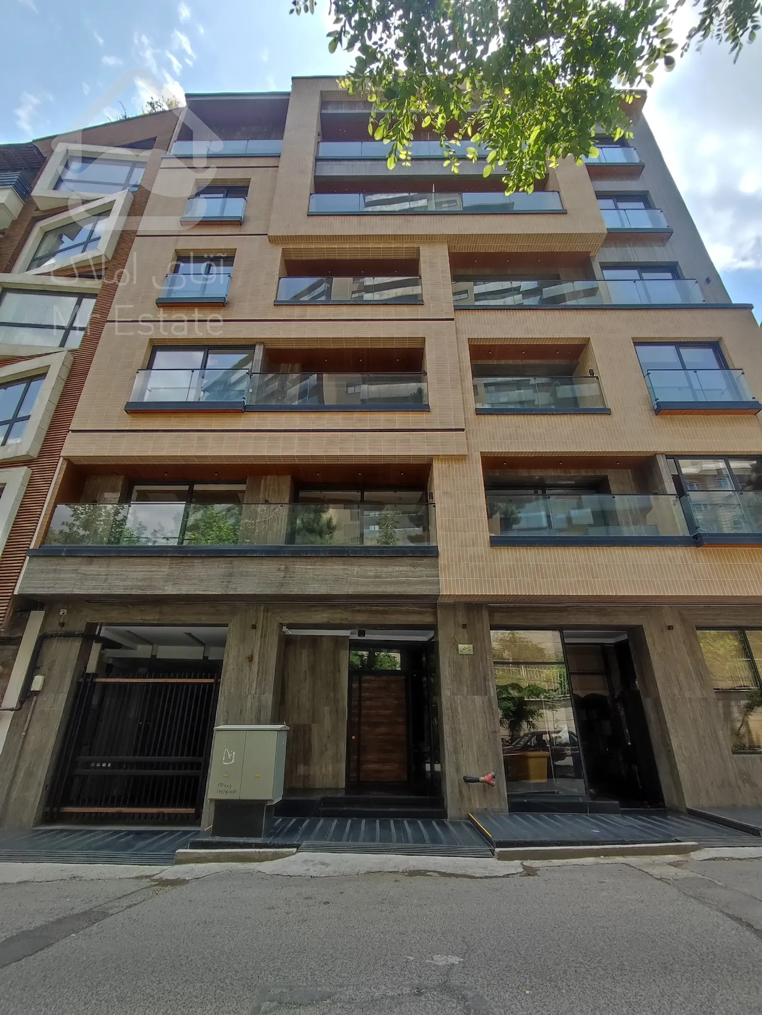 فروش آپارتمان ۱۰۸ متری در گلسنگ ، یک هتل مسکونی