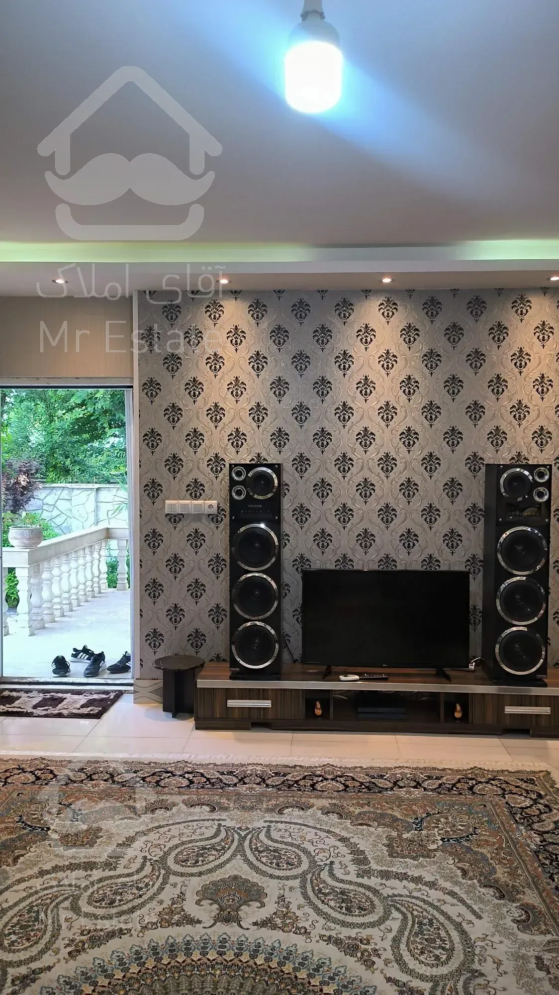 ویلا نوساز با محوطه ۴۰۰ متر/ همراه با تمام اثاثیه موجود...