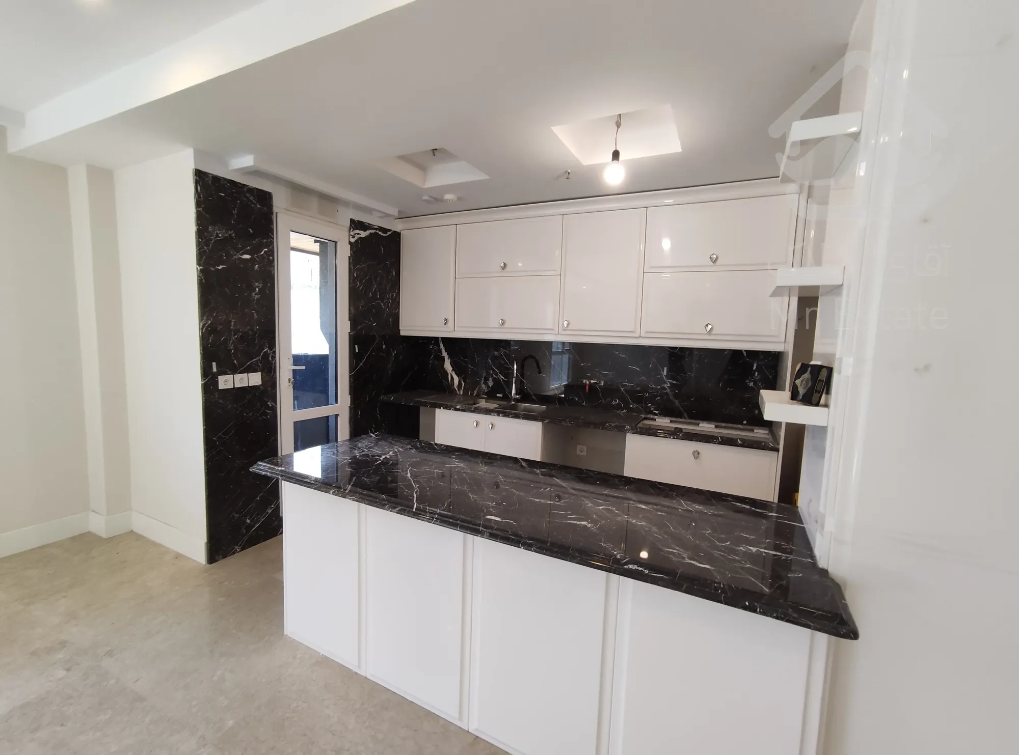 فروش 140 متری پاسداران