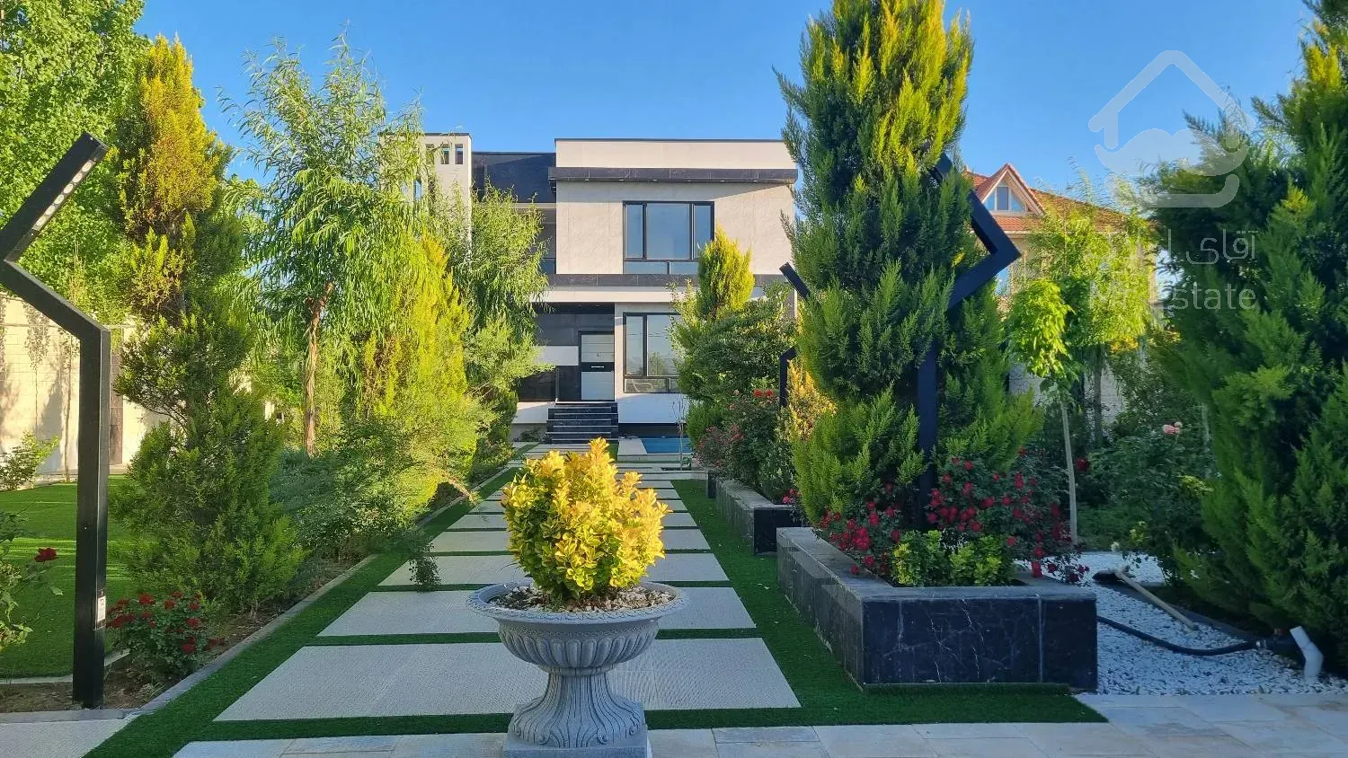 ویلای مدرن با استخر وجکوزی