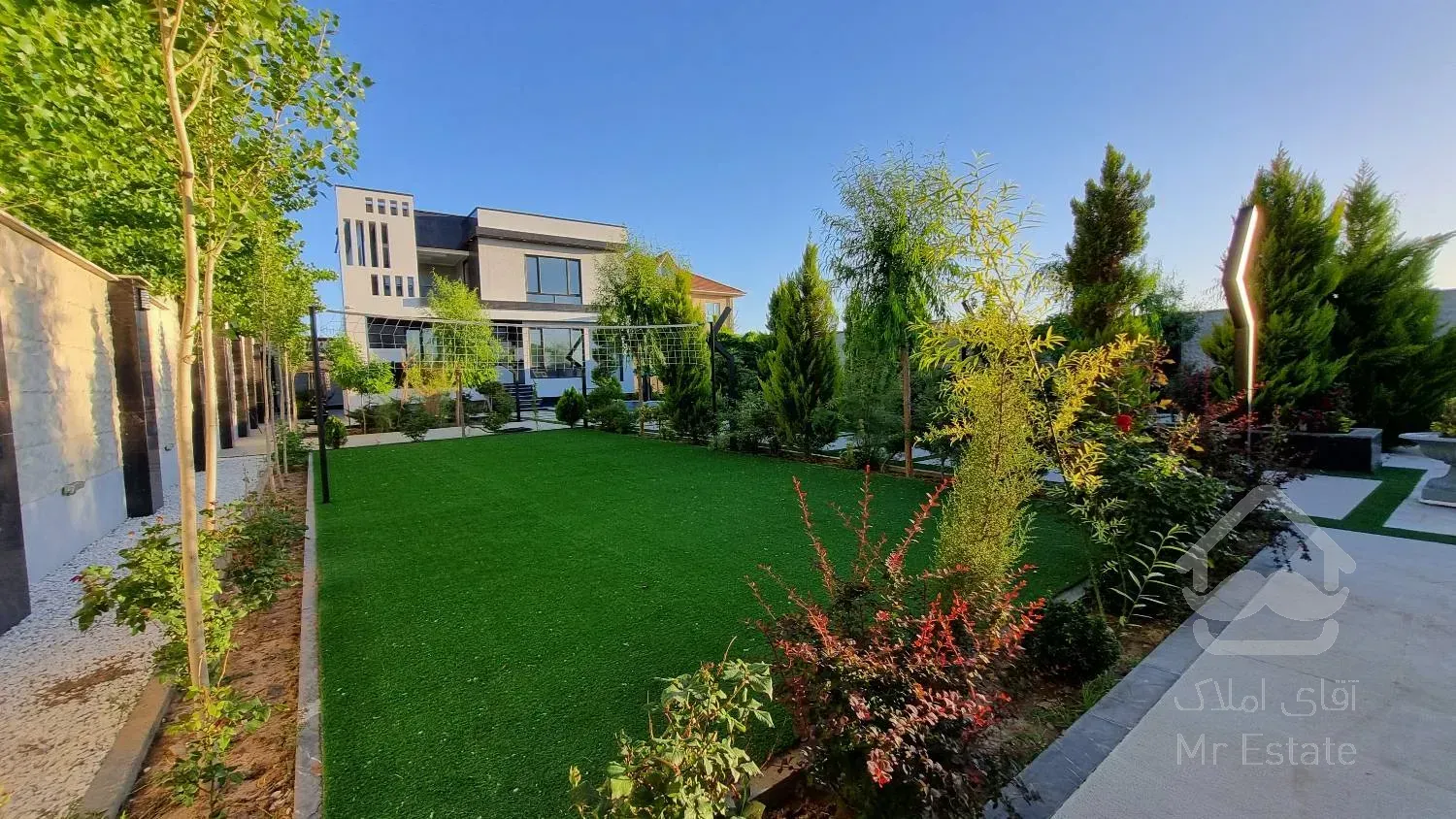 ویلای مدرن با استخر وجکوزی