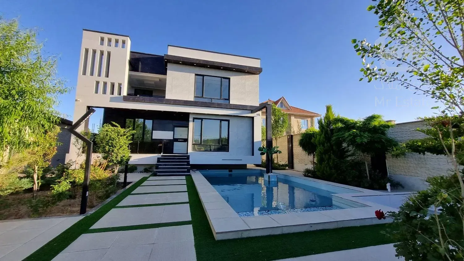 ویلای مدرن با استخر وجکوزی