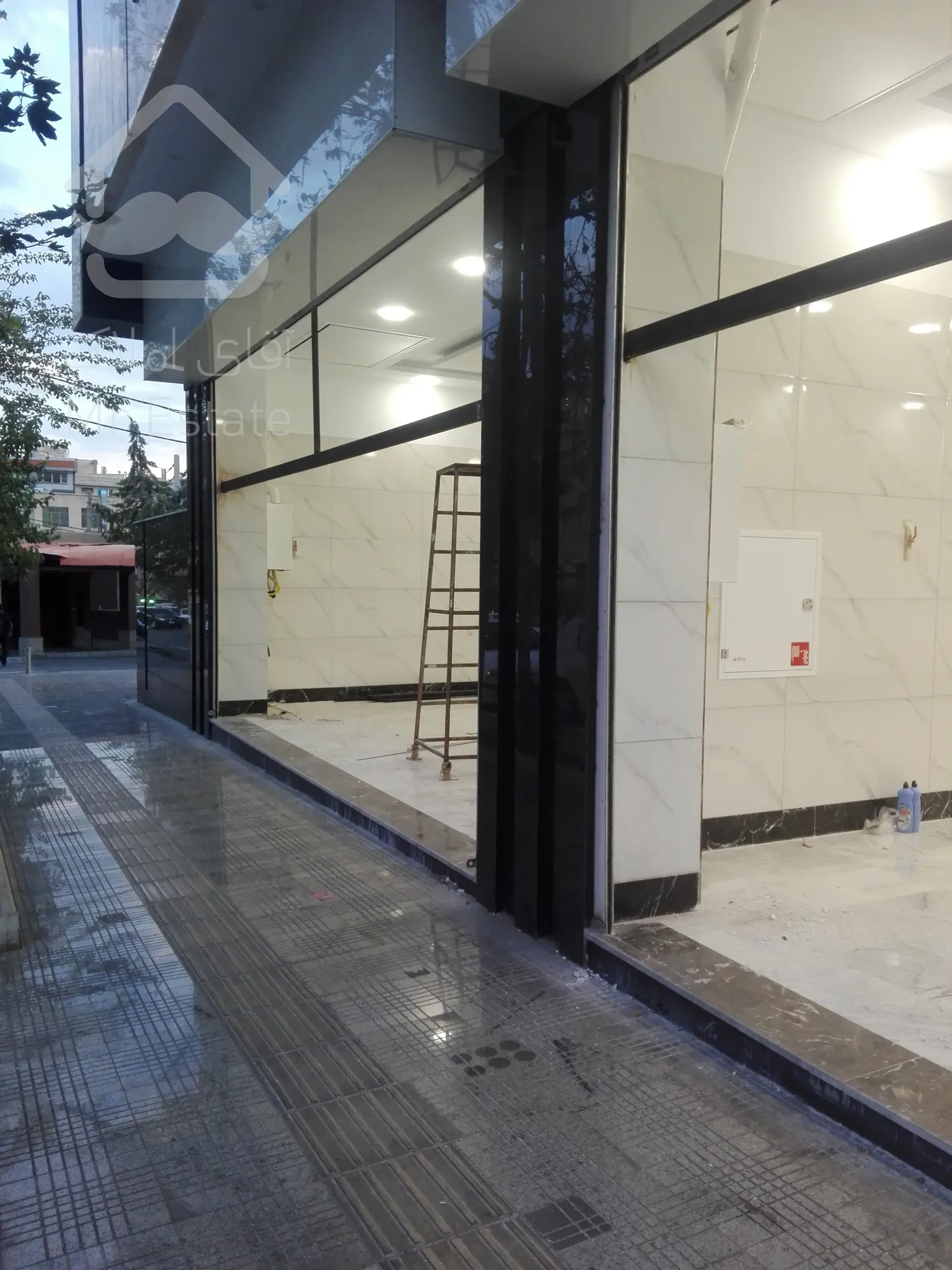 ۲۴۰ متر تجاری بر اصلی صادقیه