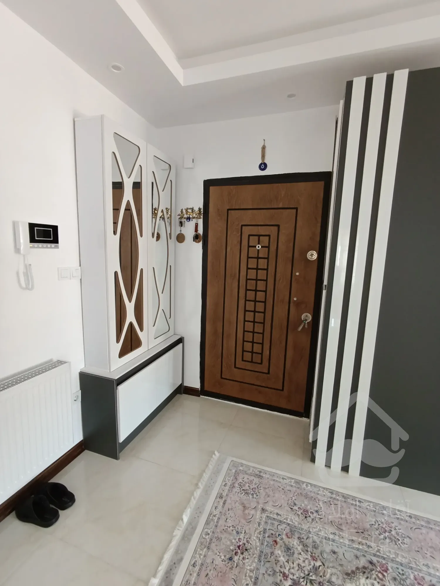 آپارتمان ۶۱متری غرق نور خوش نقشه پارکینگ دار