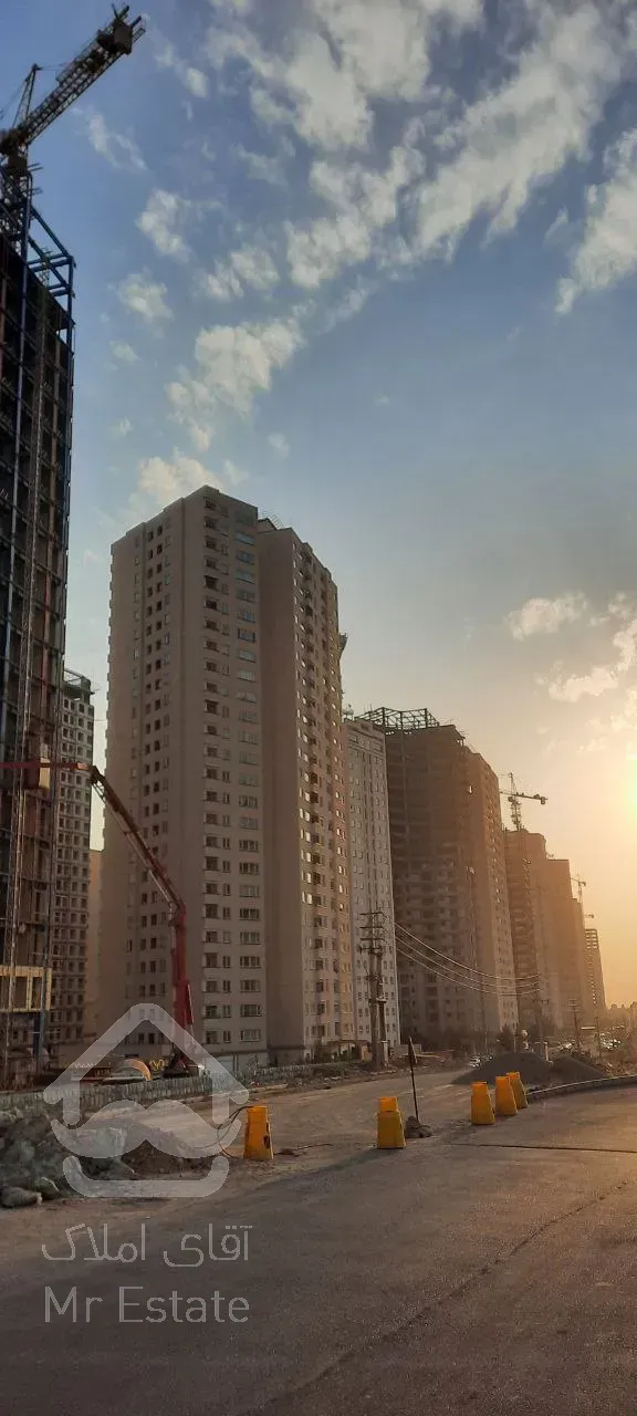 ۹۲ متر دو خواب اکازیون سند تک برگ در چیتگر