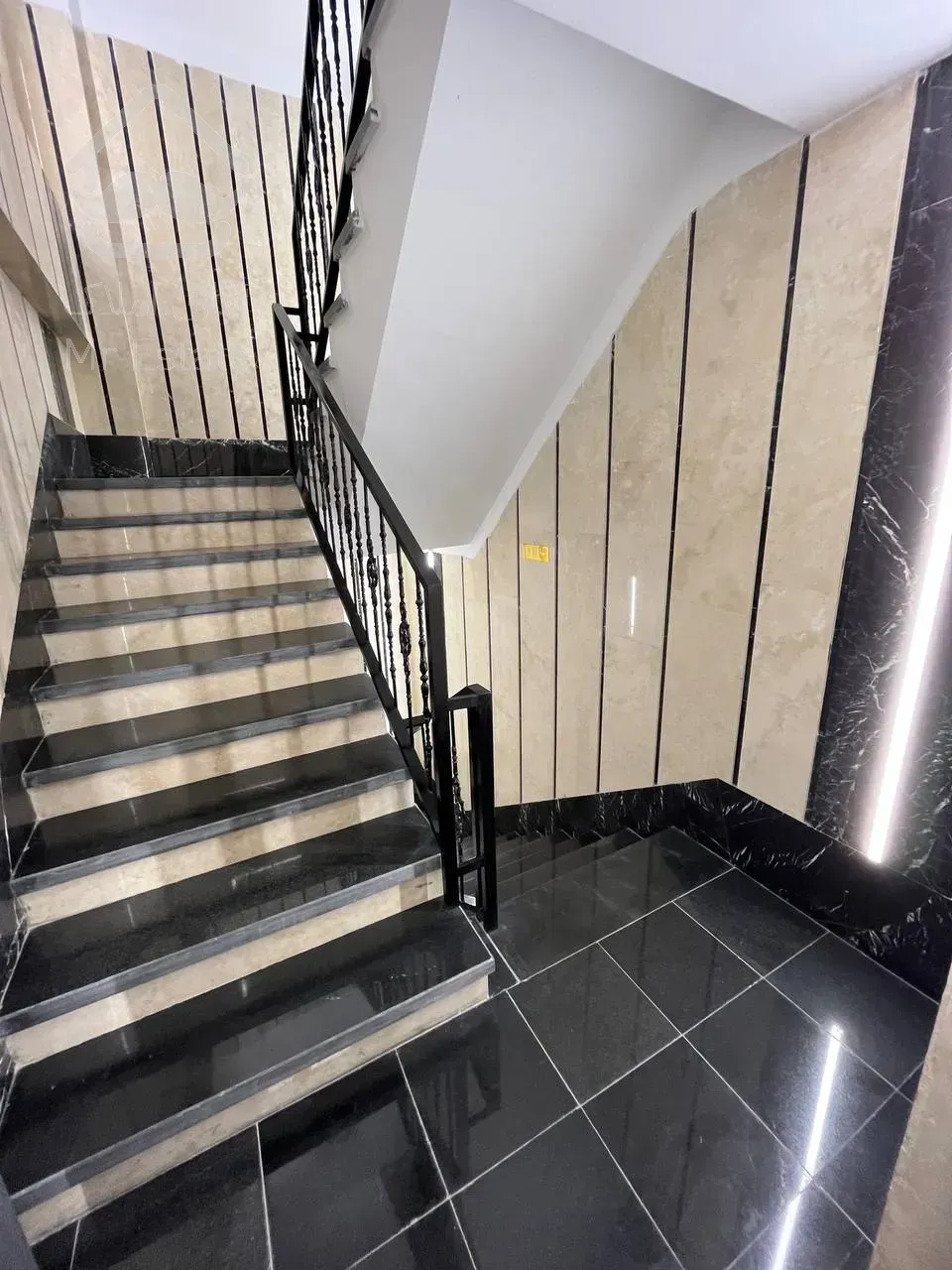 فروش 5 واحد111 متری در تاپ لوکیشن به همراه دو واحد تجاری به صورت یکجا