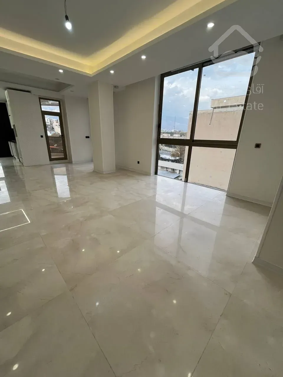 فروش 5 واحد111 متری در تاپ لوکیشن به همراه دو واحد تجاری به صورت یکجا