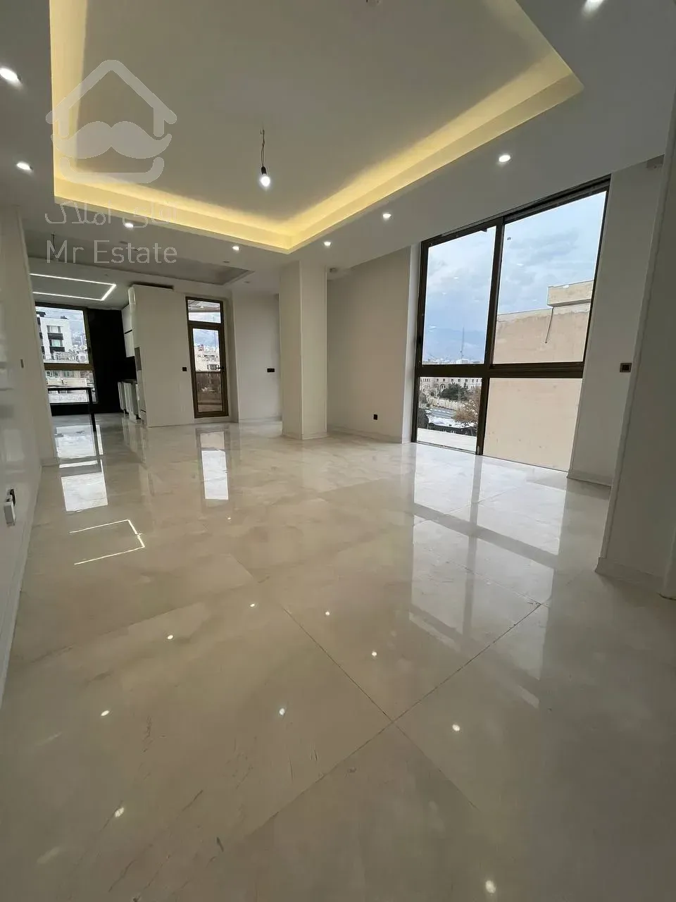 فروش اپارتمان 5 طبقه با دو واحد تجاری یکجا بفروش میرسد