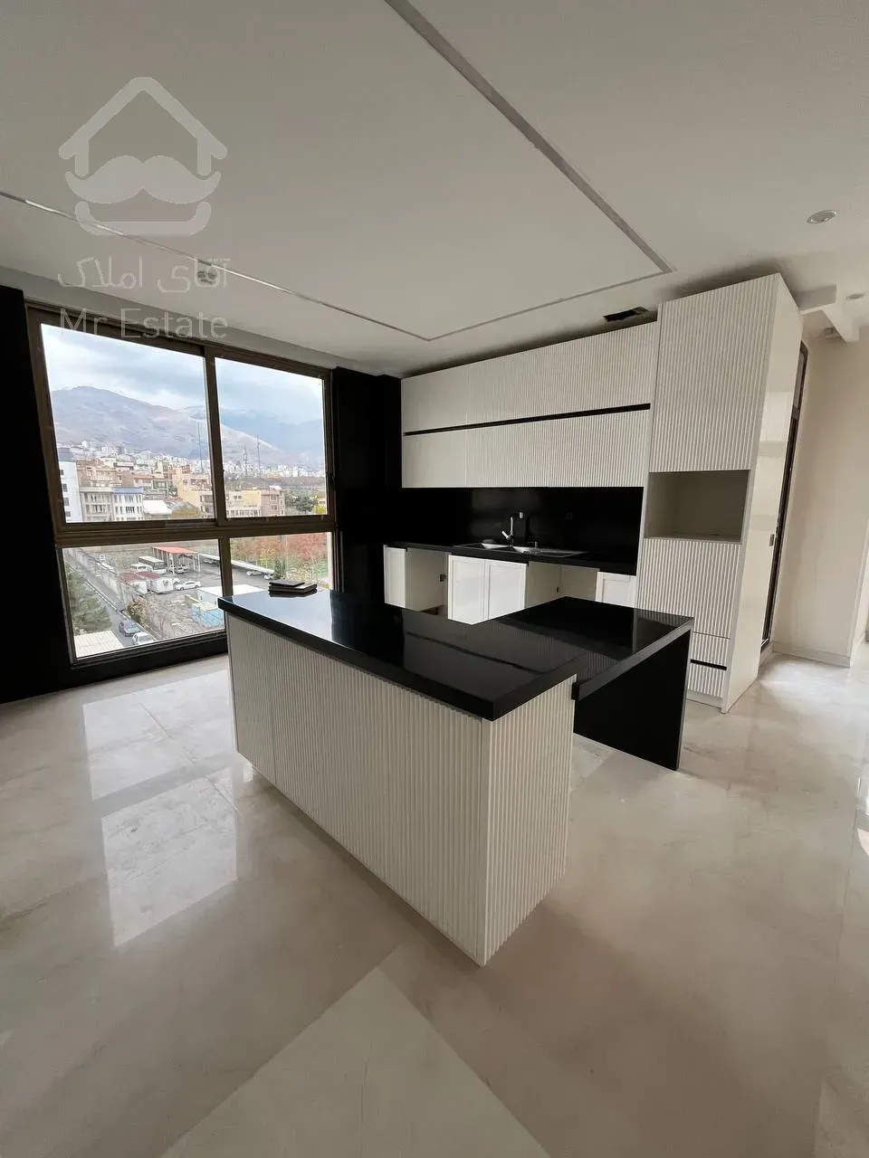 فروش اپارتمان 5 طبقه با دو واحد تجاری یکجا بفروش میرسد