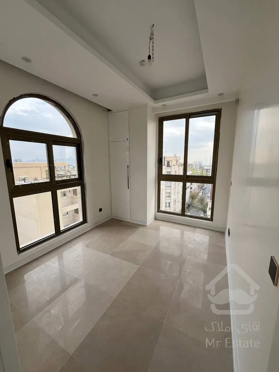 فروش یک اپارتمان 5 طبقه تک واحدی و دو تجاری یکجا بفروش میرسد