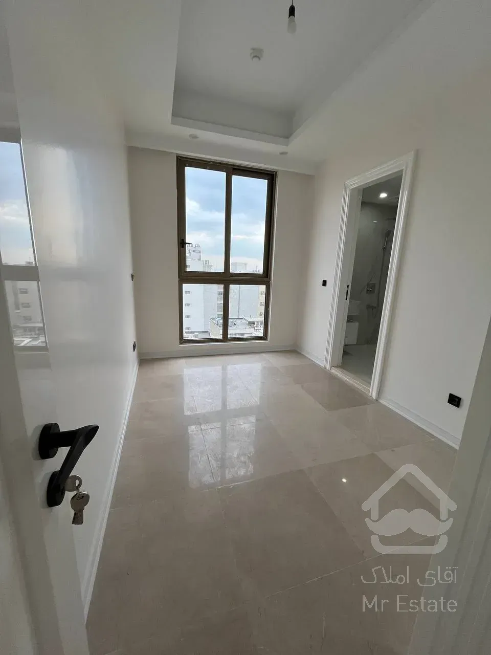 فروش اپارتمان بصورت یکجا 5 طبقه تک واحدی ودو واحد تجاری