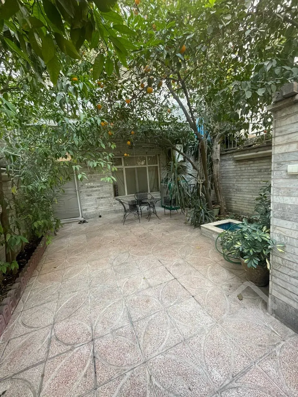 108 متر بروجردی