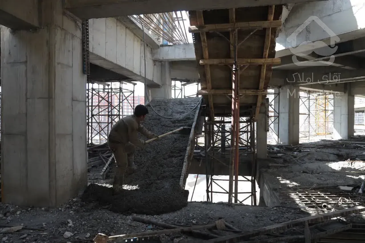 ۹۲متر ۲ خواب پیش فروش در برج مسکونی معتبر