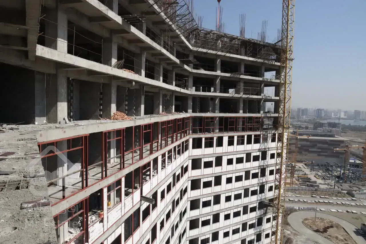 ۹۲متر ۲ خواب پیش فروش در برج مسکونی معتبر