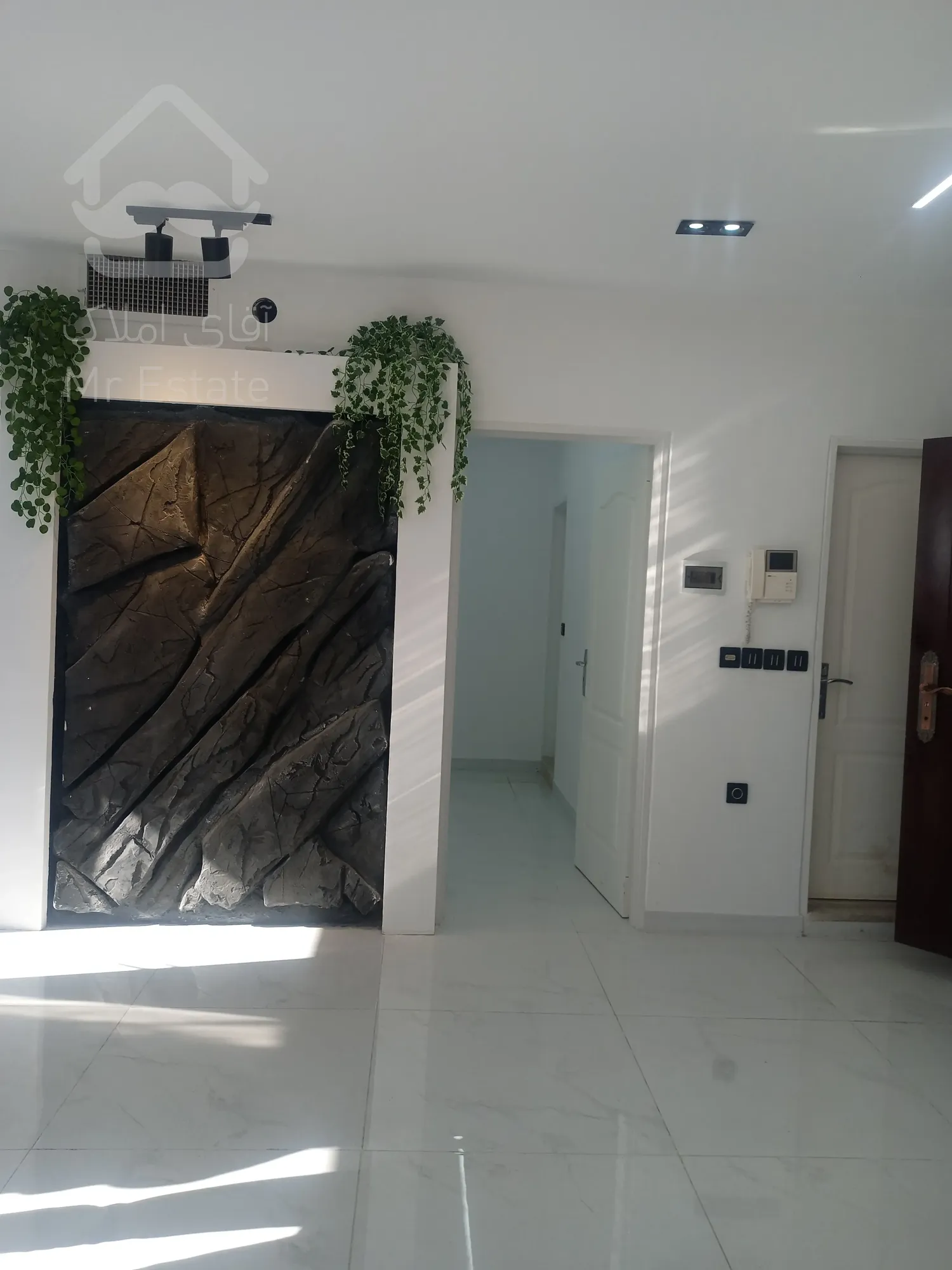 فروش آپارتمان ۷۵ متری دیزاین کامل در اندیشه