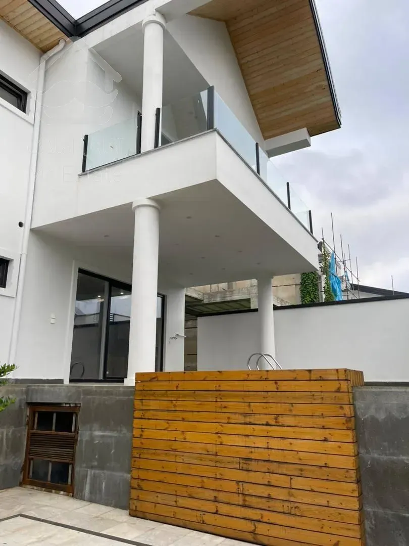 فروش ویلای ۴۰۰ متری ۴ خواب اکازیون متل قو