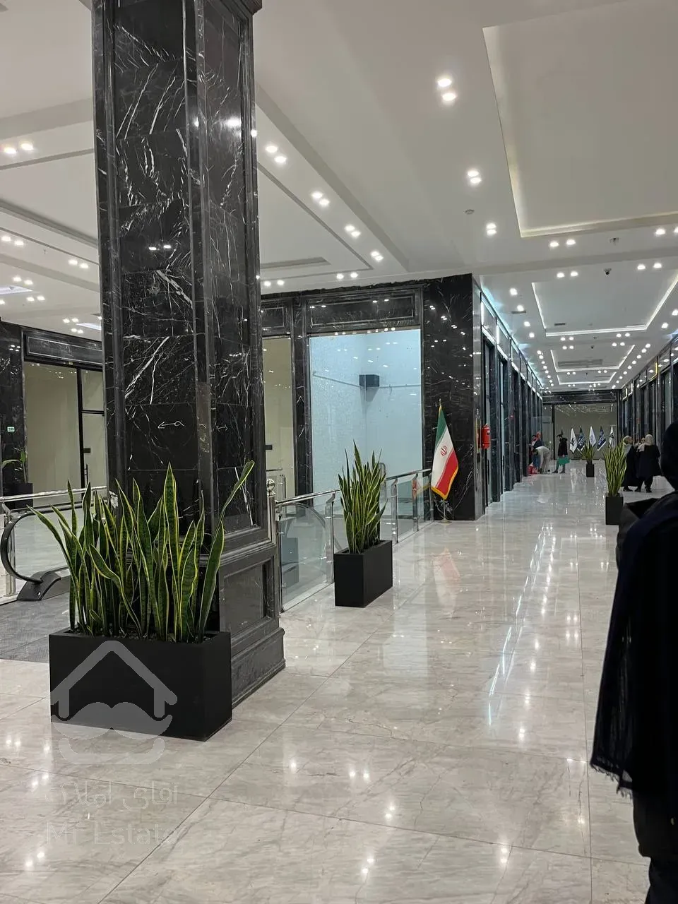 فروش اقساطی واحدهای تجاری در رونیکا مال