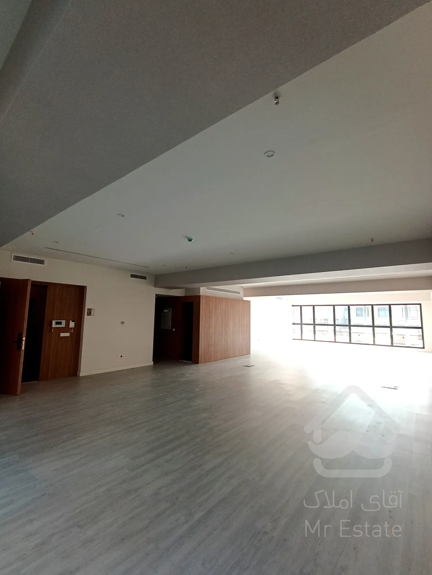 مستغلات اداری ۱۴۶۰ متر جردن