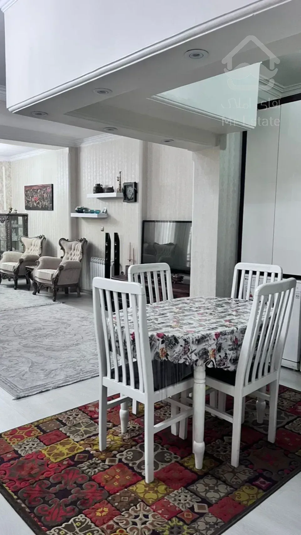 آپارتمان ۹۸متری بسیار تمیز