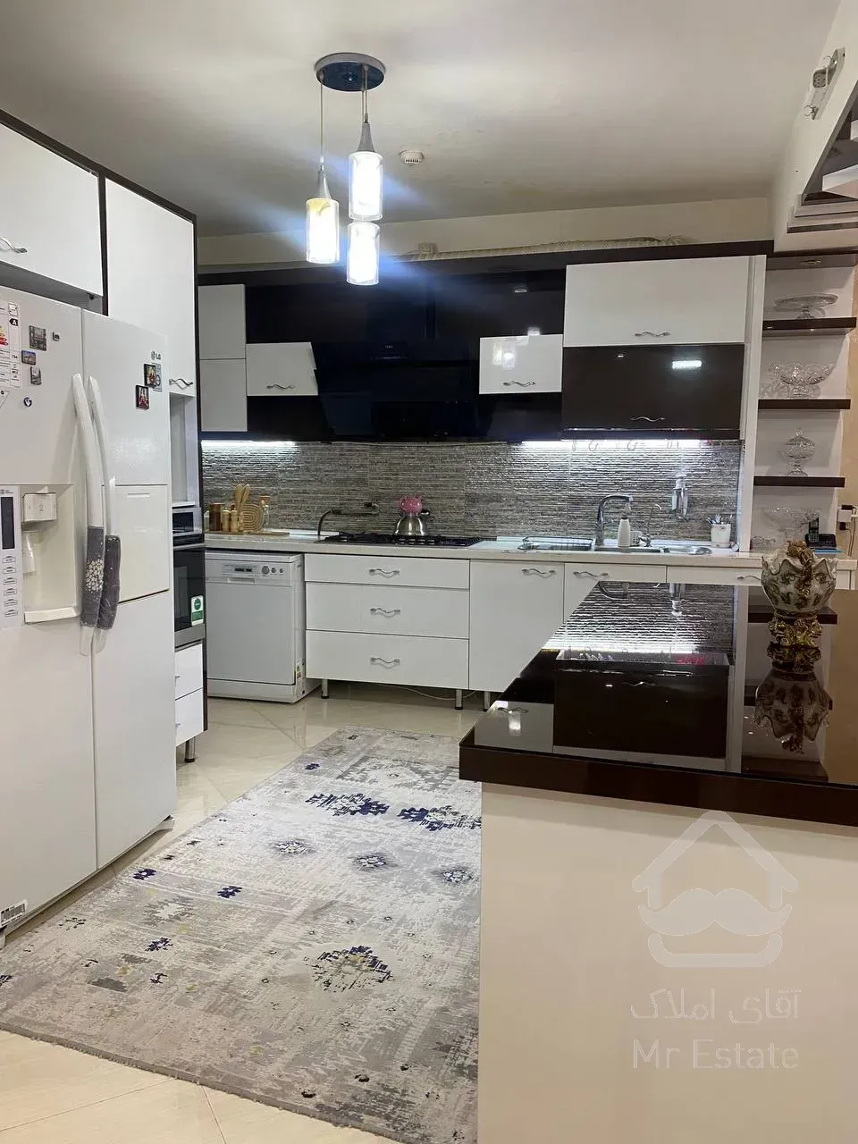 فروش آپارتمان ۱۳۰ متری در سرافرازان ۲۵