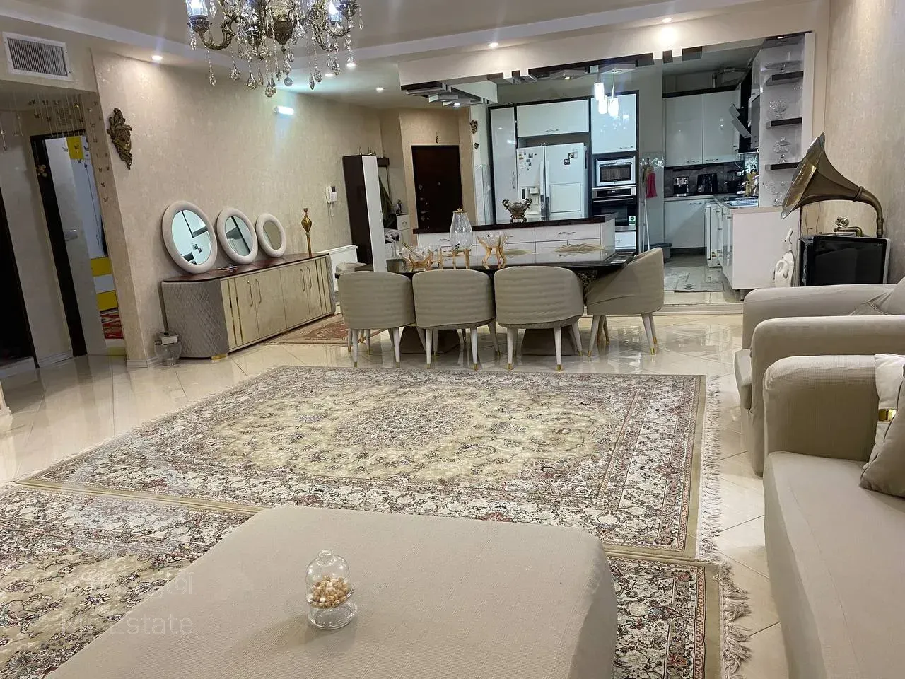 فروش آپارتمان ۱۳۰ متری در سرافرازان ۲۵