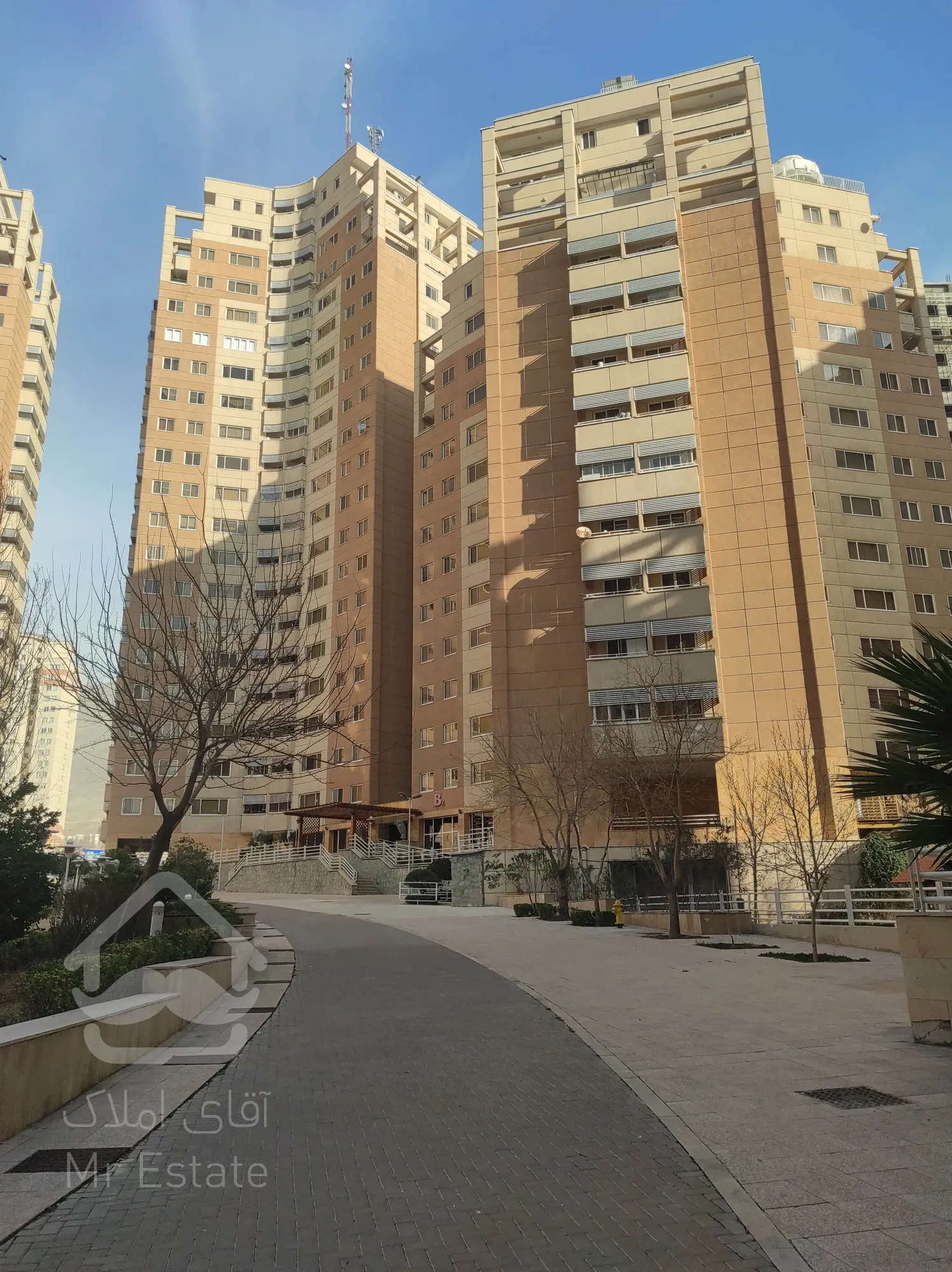 پیش‌فروش 128متری اکازیون در منطقه 22 قلب دریاچه