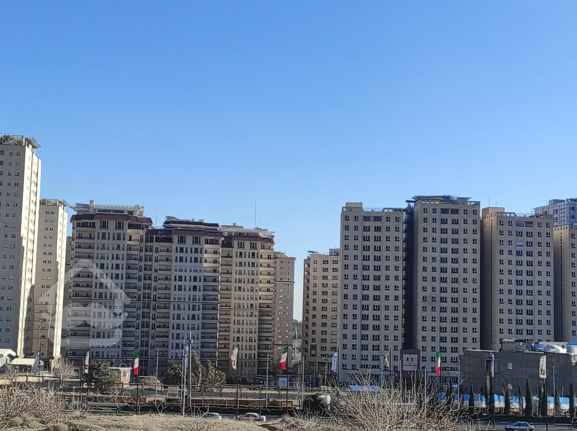 واحد 90 متری نورگیر و مدرن در منطقه 22