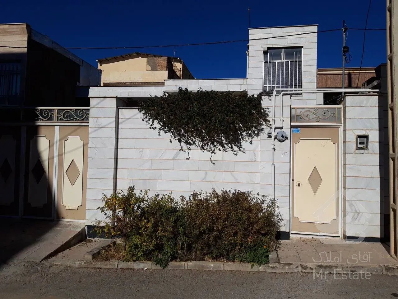 فروش فوری خانه ویلایی،کنگاورشهرک آموزگار حافظ ده