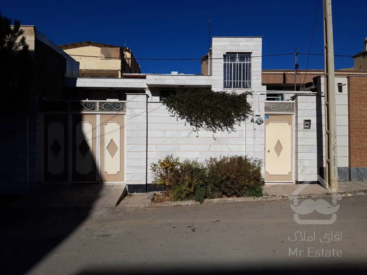 فروش فوری خانه ویلایی،کنگاورشهرک آموزگار حافظ ده