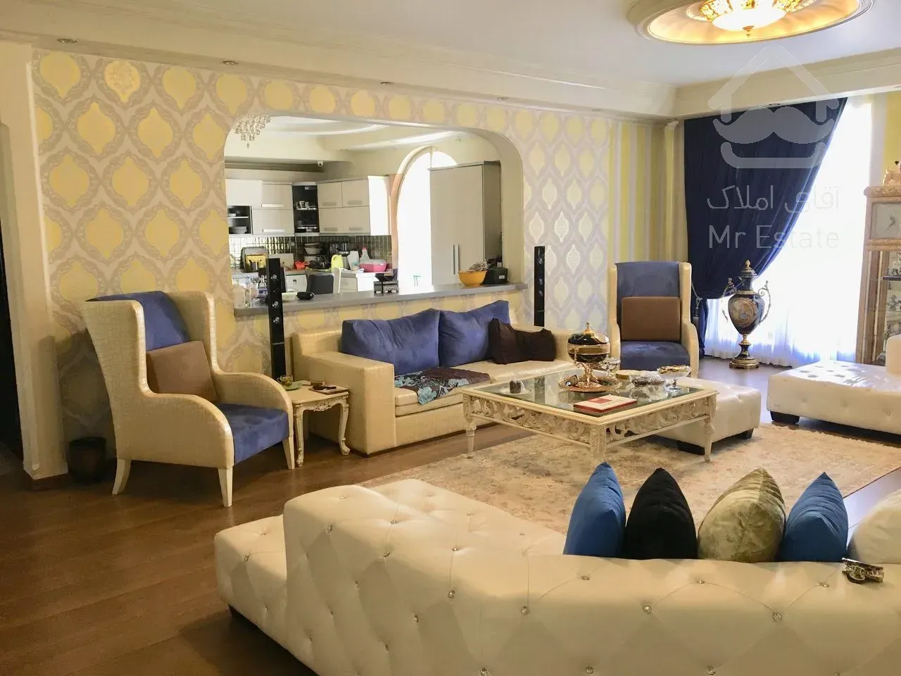 ۳۳۵ متر در برج با اصالت و لوکیشن عالی