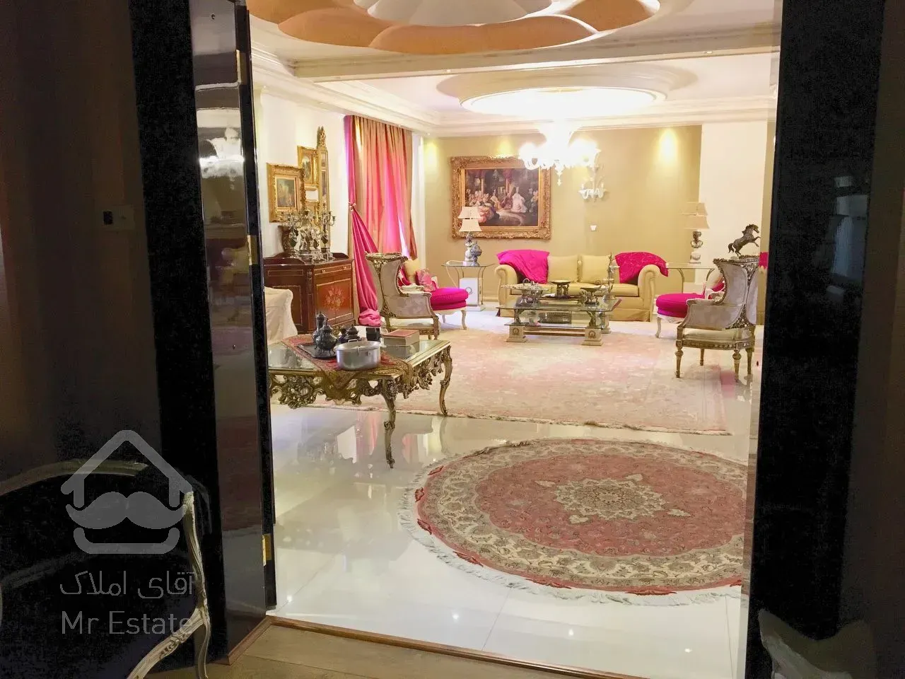 ۳۳۵ متر در برج با اصالت و لوکیشن عالی