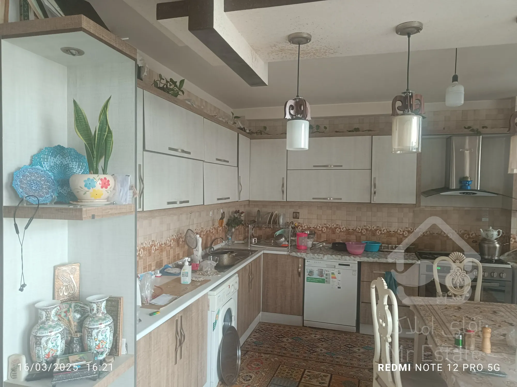 طبقه اول پانصد و طبقه دوم چهارصد